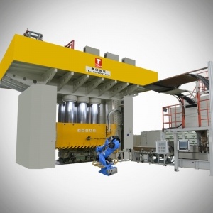hydraulisk press för kompositformning
