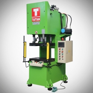 C-typ hydraulisk metallstanspress
